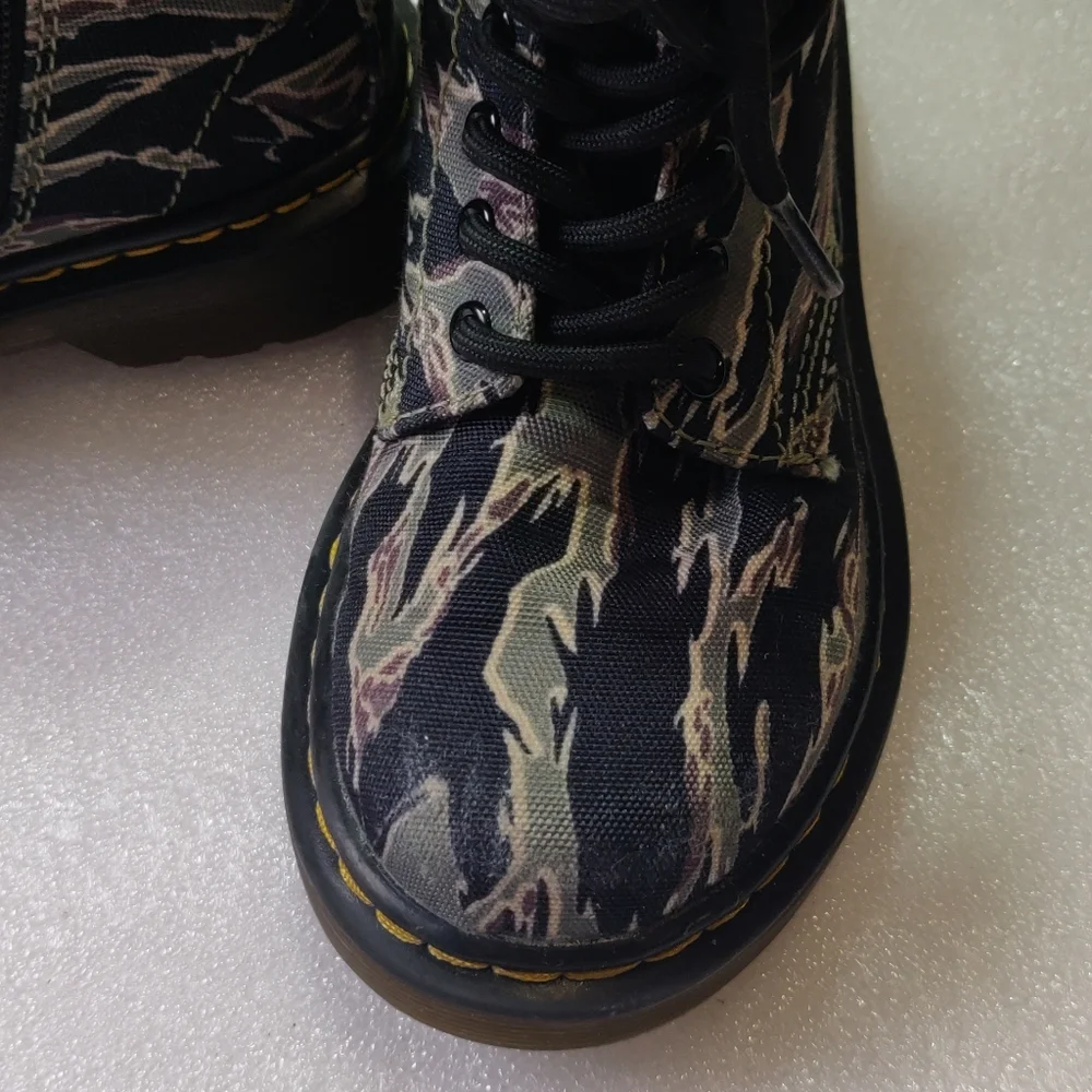 Dr. Martens Kids Camouflage Lace-Up Boots in Green and Black